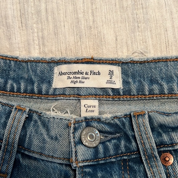 Abercrombie Mom Short High Rise - Picture 3 of 3